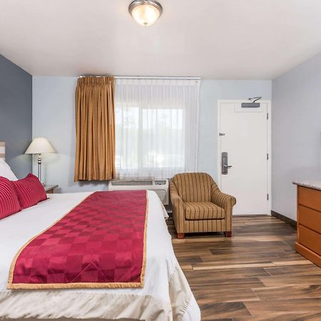 Ramada By Wyndham Near Seaworld / Mission Beach San Diego Buitenkant foto
