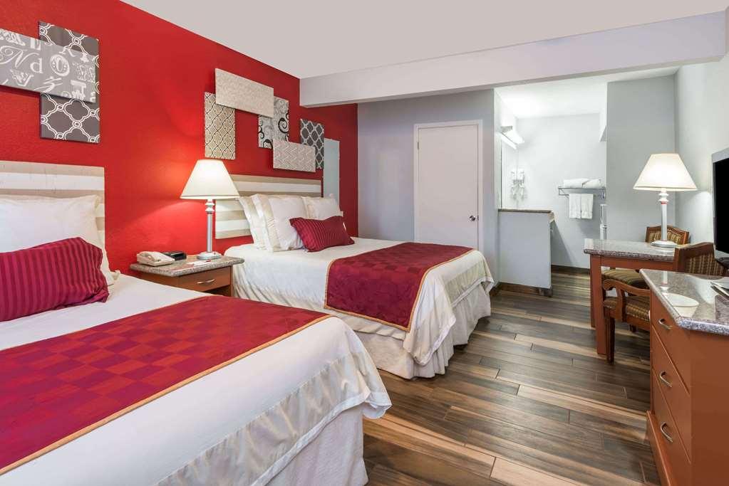Ramada By Wyndham Near Seaworld / Mission Beach San Diego Buitenkant foto