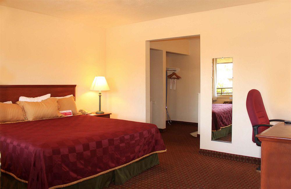 Ramada By Wyndham Near Seaworld / Mission Beach San Diego Buitenkant foto